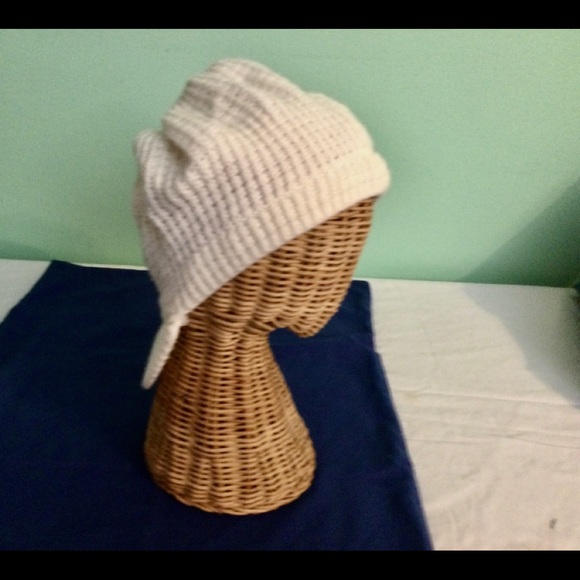 White knitted newsboy cap. BUY TODAY — PROCEEDS TO FAMILY HEART FOUNDATION! - Picture 3 of 4